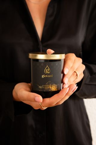 ✨🍊 Slatko-svježi eksplozija luksuza i jedinstvenosti u kombinaciji vanilije i mandarine. EXCLUSIVE GOLD — svijeća koja će...